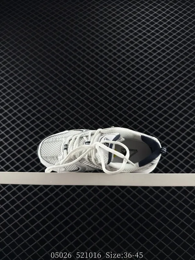 New Balance 530 Sneakers rétro running lifestyle blanc navy 4