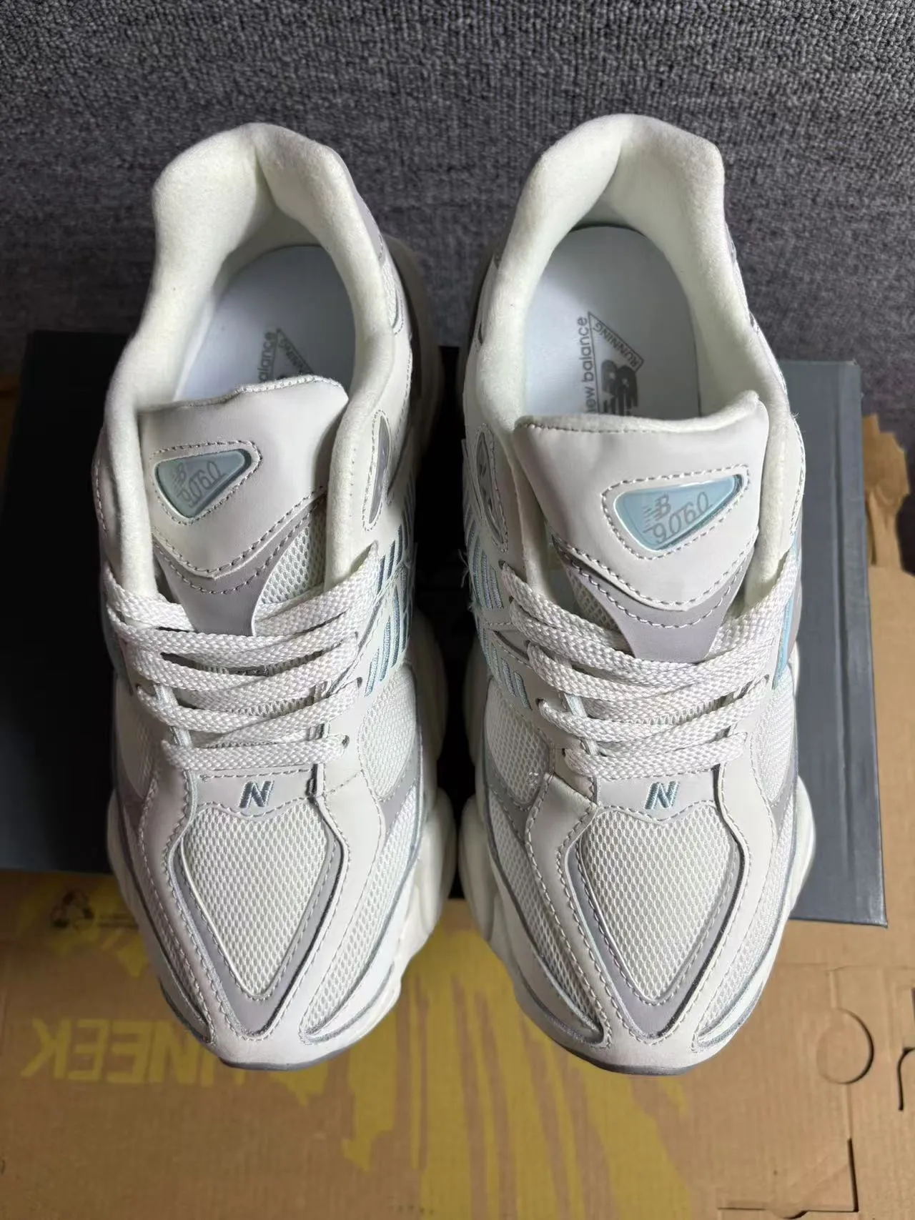 New Balance 9060 Beige et Gris Sneakers Chunky 4