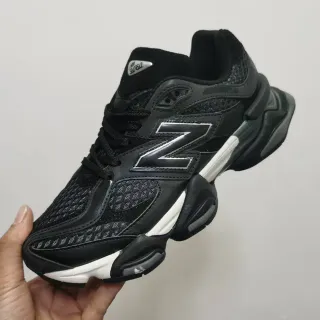 New Balance 9060 Zapatillas Chunky Negras y Blancas