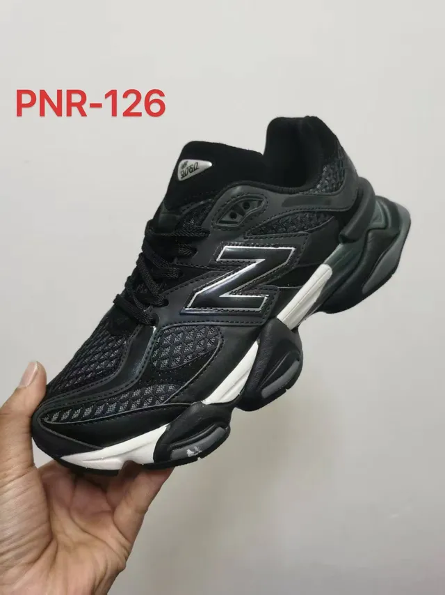 New Balance 9060 Sneakers Chunky Noires et Blanches 2