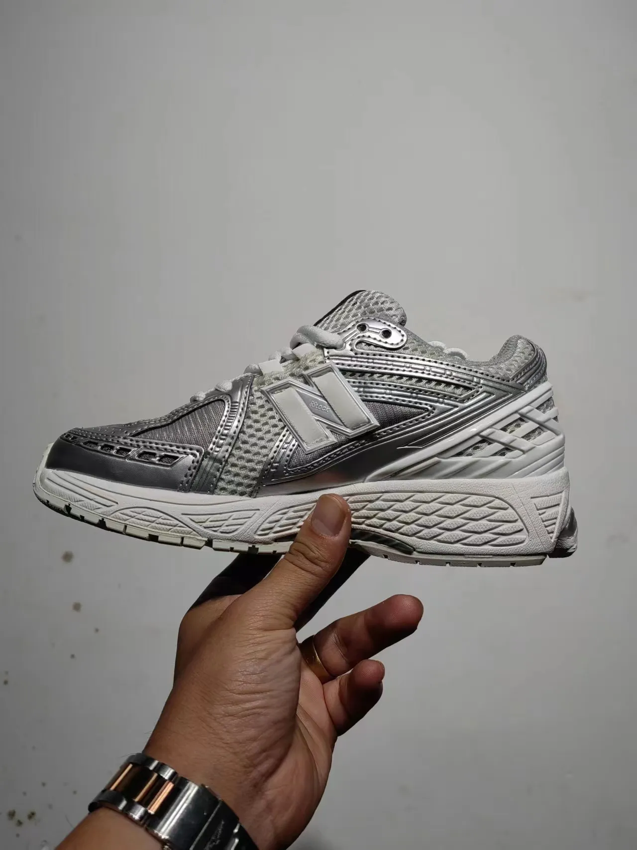New Balance 9060 Chaussures de course grises et blanches 2