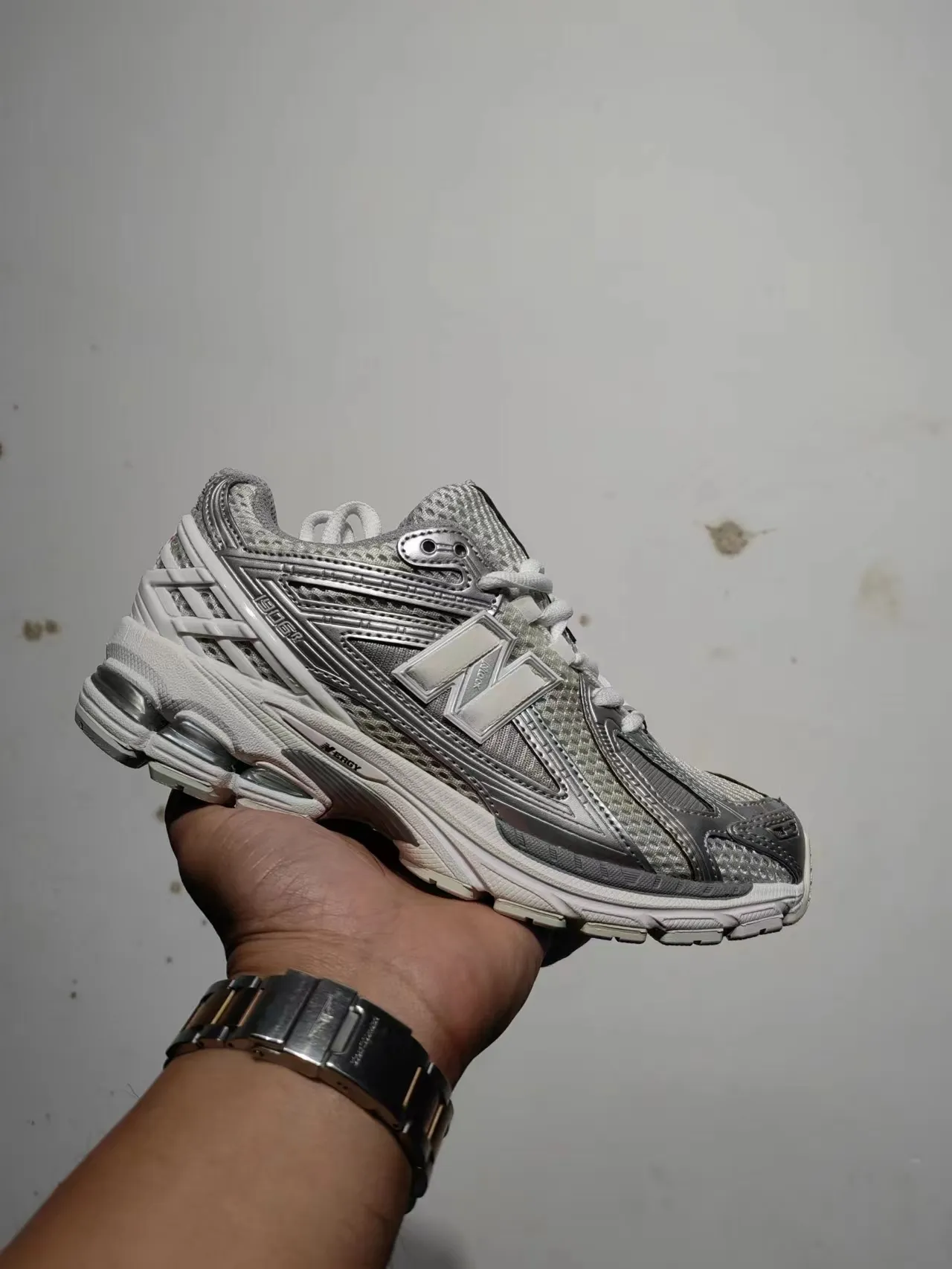 New Balance 9060 Chaussures de course grises et blanches 4