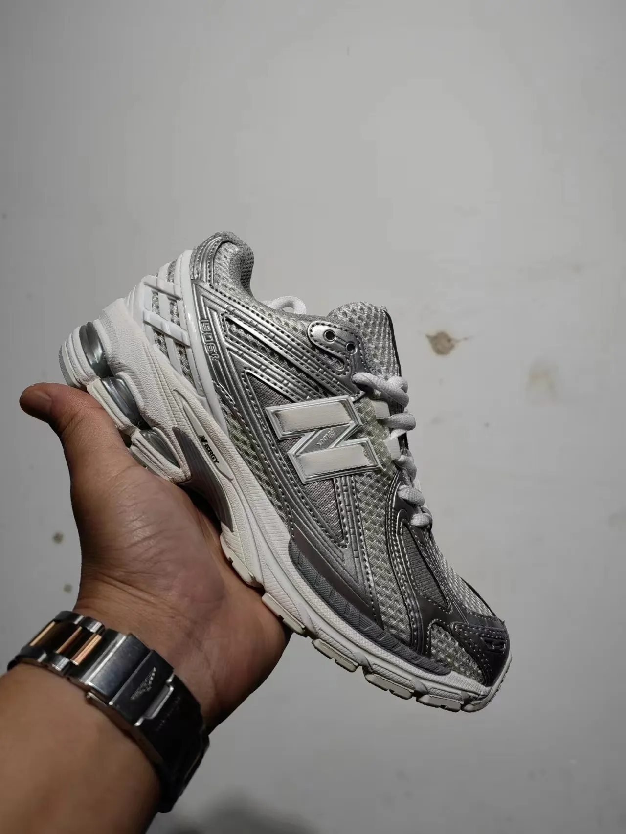 New Balance 9060 Chaussures de course grises et blanches 6
