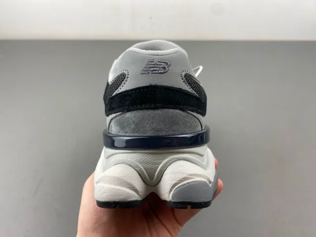 New Balance 9060 Gris Noir sneakers épaisses 4