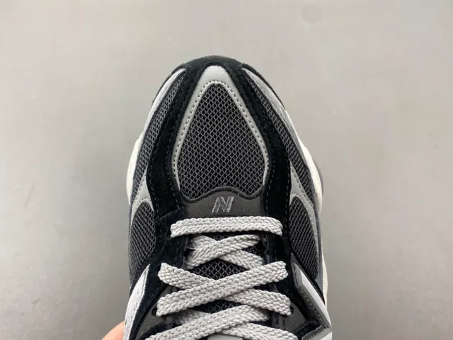 New Balance 9060 Gris Noir sneakers épaisses 5