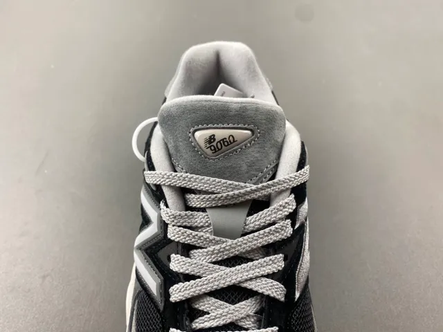 New Balance 9060 Gris Noir sneakers épaisses 6
