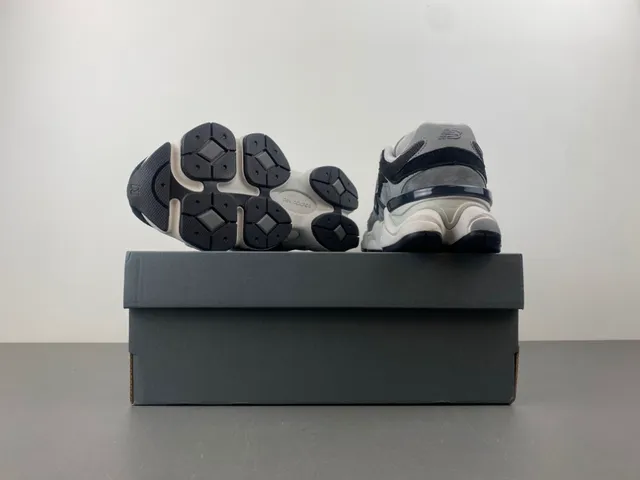 New Balance 9060 Gris Noir sneakers épaisses 16