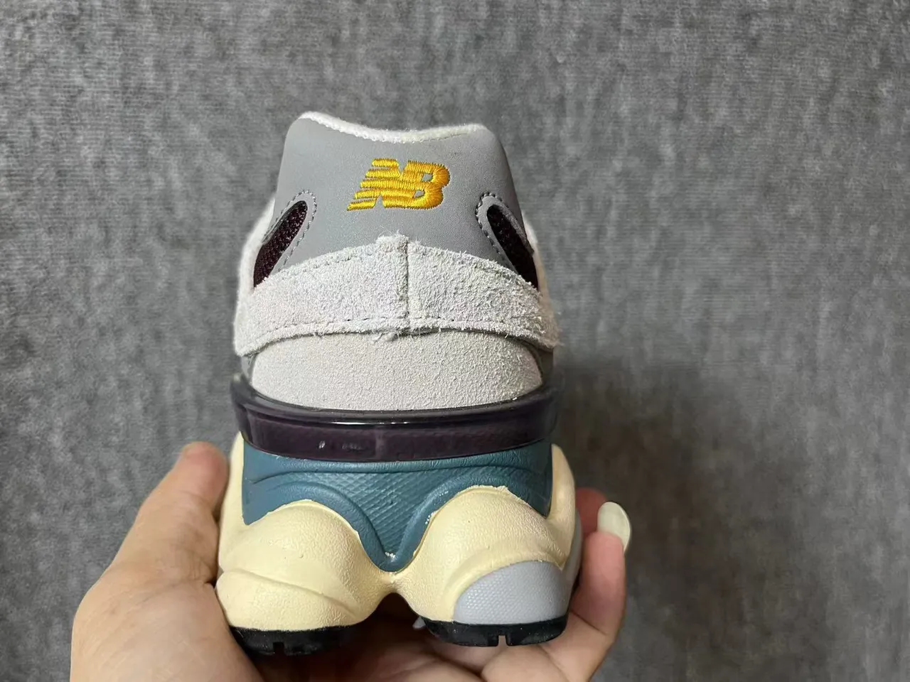 New Balance 9060 Gris Bourgogne Semelle multicouches Suède et maille Supérieur Baskets chunky 2