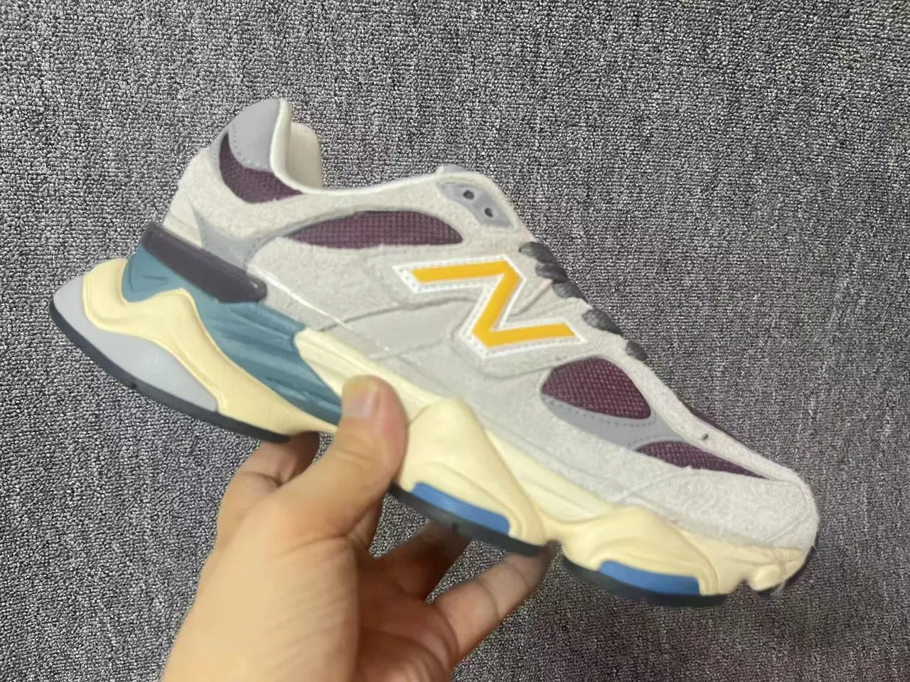New Balance 9060 Gris Bourgogne Semelle multicouches Suède et maille Supérieur Baskets chunky 5