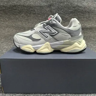 New Balance 9060 Gris Crème Sneakers Chunky