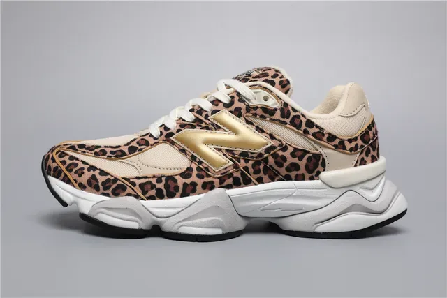 New Balance 9060 estampa de leopardo logo dourado tênis lifestyle 9