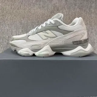 New Balance 9060 浅灰色厚底运动鞋