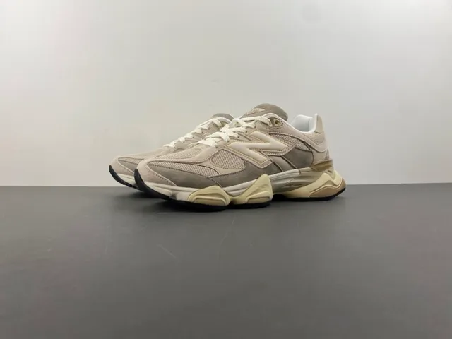 New Balance beige semelle intermédiaire sculptée mixed mesh et suede upper chunky sneakers 10