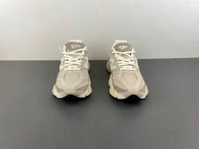 New Balance beige semelle intermédiaire sculptée mixed mesh et suede upper chunky sneakers 11