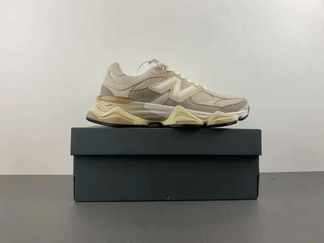 New Balance beige semelle intermédiaire sculptée mixed mesh et suede upper chunky sneakers 15