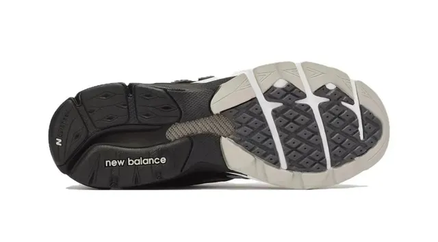 New Balance Sneakers Lifestyle Noires et Grises en Mesh et Daim Stratifié avec Semelle ENCAP 3