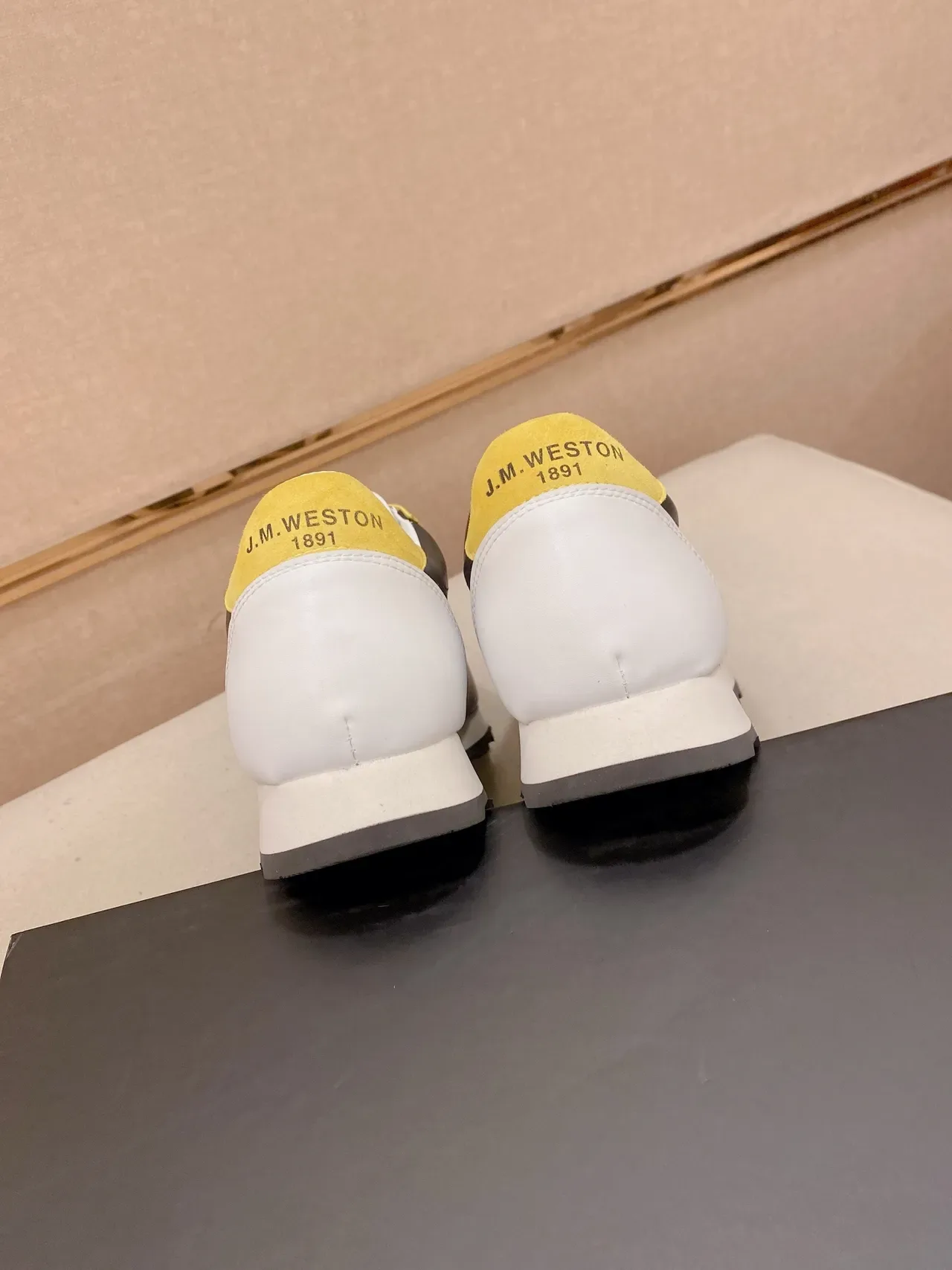 New Balance Black Yellow Retro Runner Leather-Suede Panelled Lifestyle Sneakers 3