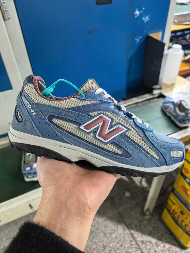New Balance Chaussures Lifestyle Bleu Beige Upper Mesh Et Suède Layered Overlays Synthétiques Courbés 6