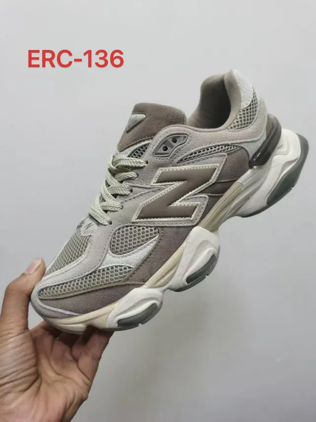 New Balance Sneakers Chunky Gris Beige à silhouette en mesh et surimpression de daim 2
