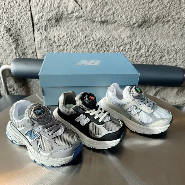 New Balance Chaussures Lifestyle Gris Blanc avec Médiasole Chunky Maille et Recouvrement Synthétique 3
