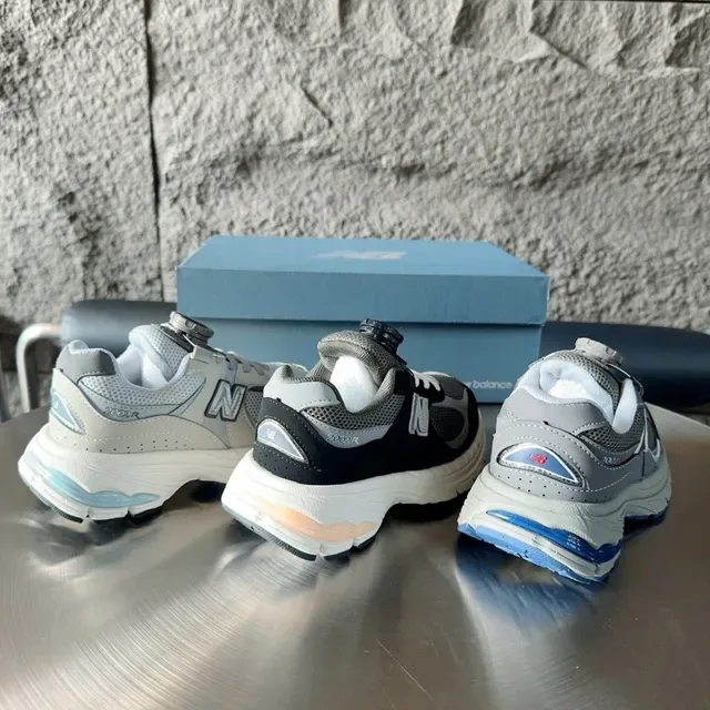 New Balance Chaussures Lifestyle Gris Blanc avec Médiasole Chunky Maille et Recouvrement Synthétique 4