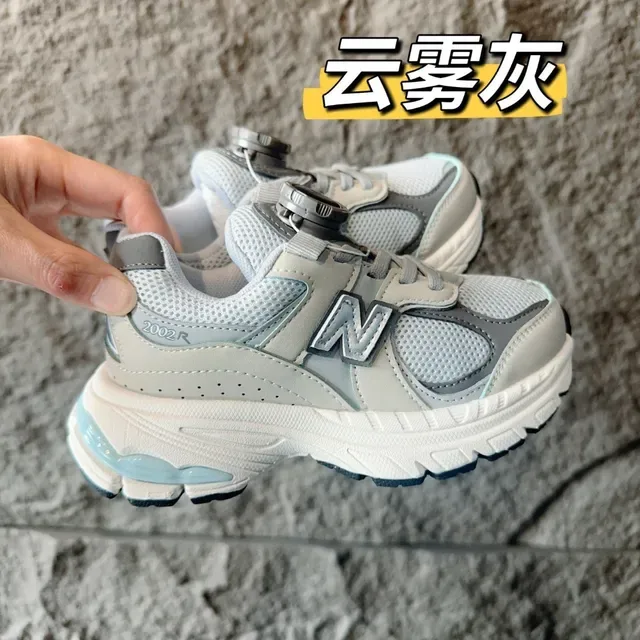 New Balance Chaussures Lifestyle Gris Blanc avec Médiasole Chunky Maille et Recouvrement Synthétique 7