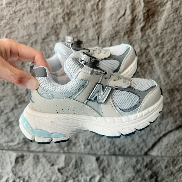 New Balance Chaussures Lifestyle Gris Blanc avec Médiasole Chunky Maille et Recouvrement Synthétique 10