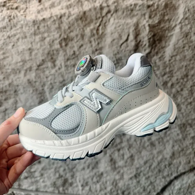 New Balance Chaussures Lifestyle Gris Blanc avec Médiasole Chunky Maille et Recouvrement Synthétique 12