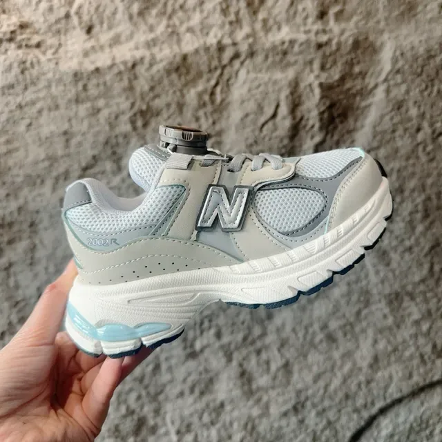 New Balance Chaussures Lifestyle Gris Blanc avec Médiasole Chunky Maille et Recouvrement Synthétique 13