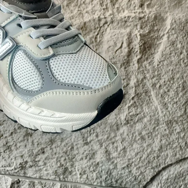 New Balance Chaussures Lifestyle Gris Blanc avec Médiasole Chunky Maille et Recouvrement Synthétique 14