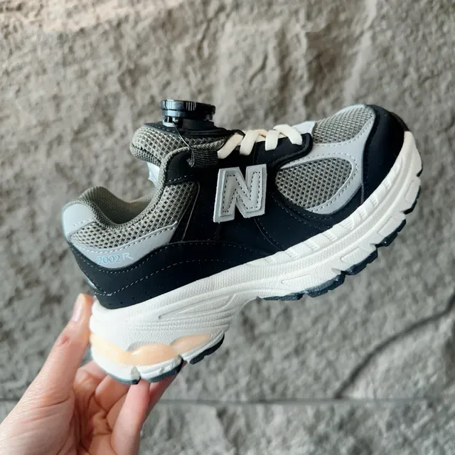 New Balance Chaussures Lifestyle Gris Blanc avec Médiasole Chunky Maille et Recouvrement Synthétique 22