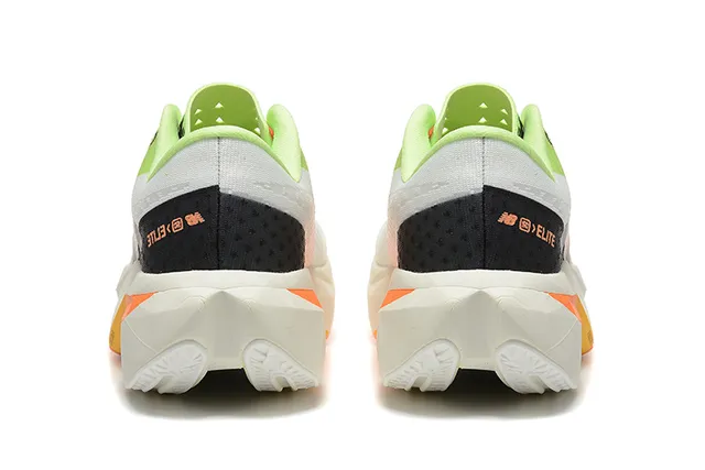 New Balance Verde Branco Camada superior de malha engenheirada Sobreposição de gaiola geométrica preta Tênis de corrida 2