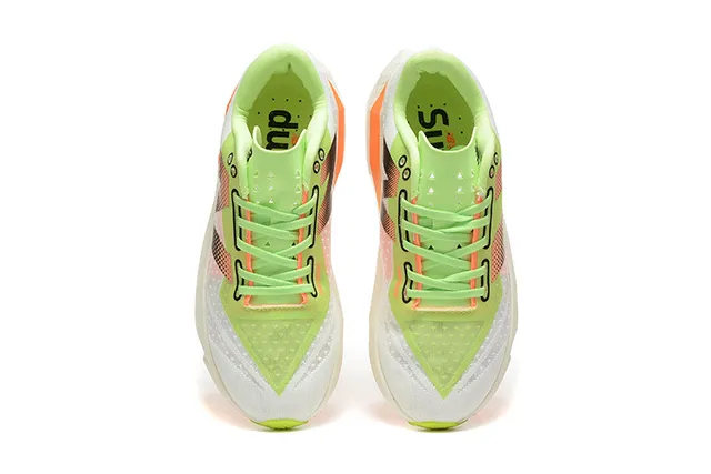 New Balance Verde Branco Camada superior de malha engenheirada Sobreposição de gaiola geométrica preta Tênis de corrida 5