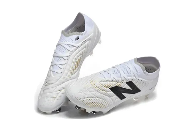 New Balance Blanc Noir Low-Cut Knit Upper Système de lacets asymétrique Firm-Ground Chaussures de football 2