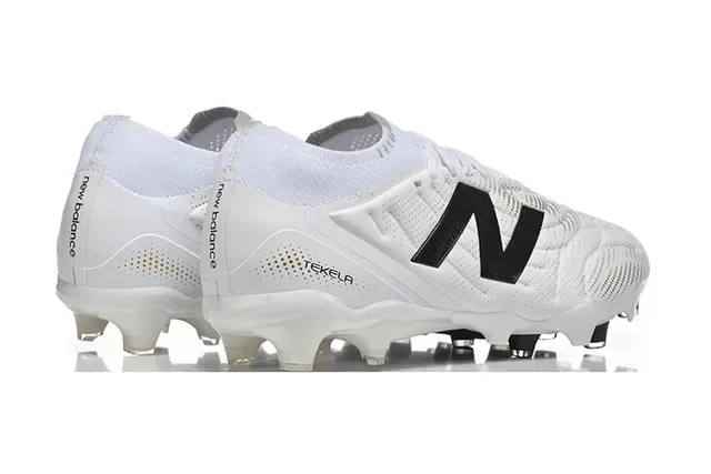 New Balance Blanc Noir Low-Cut Knit Upper Système de lacets asymétrique Firm-Ground Chaussures de football 5