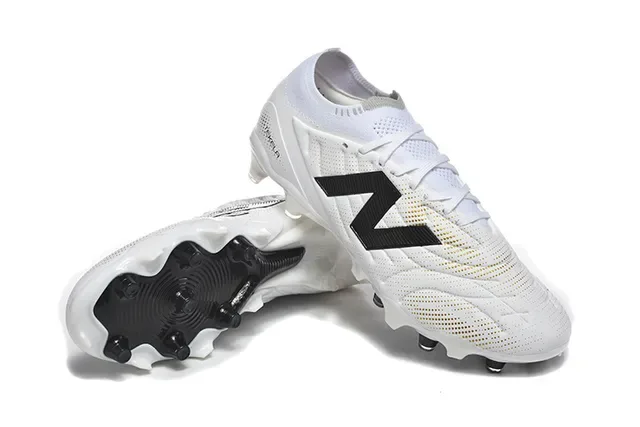 New Balance Blanc Noir Low-Cut Knit Upper Système de lacets asymétrique Firm-Ground Chaussures de football 7