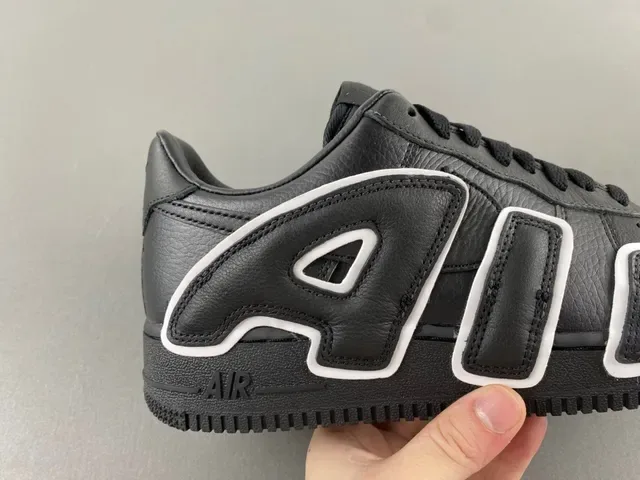 Nike Air Force 1 Noir Blanc Cuir Supérieur Logo Oversized Sneakers Lifestyle 3