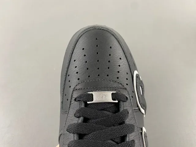 Nike Air Force 1 Noir Blanc Cuir Supérieur Logo Oversized Sneakers Lifestyle 6