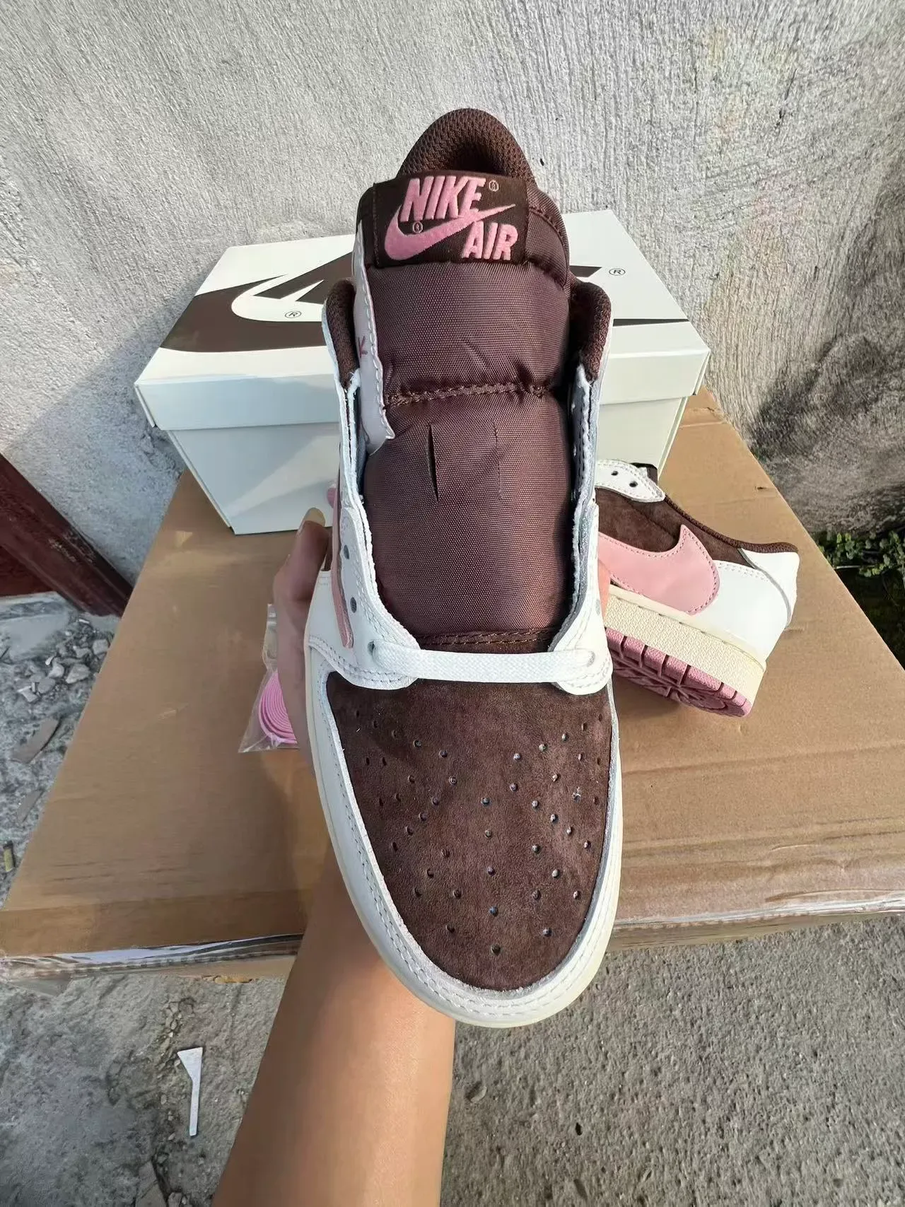 Nike Air Jordan 1 Low Marron Blanc Rose Sneakers Lifestyle 3