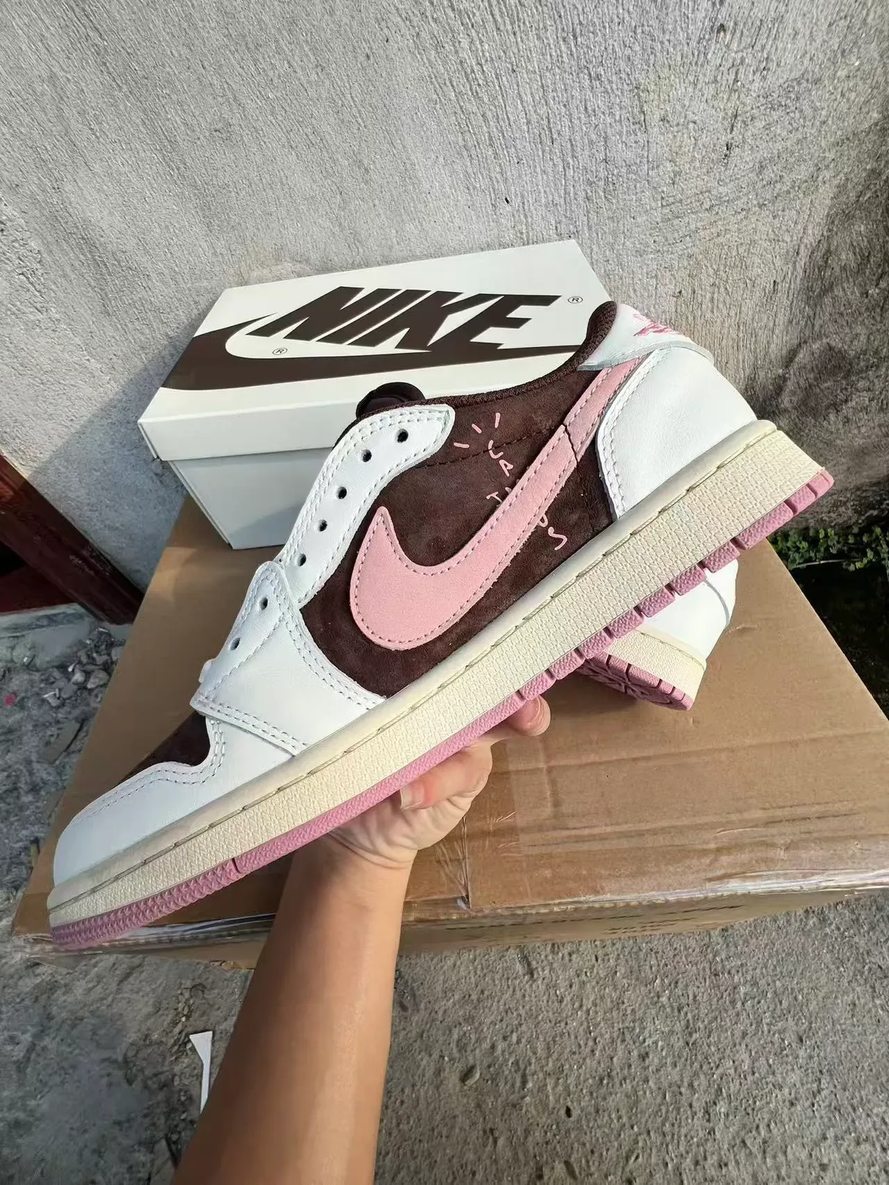 Nike Air Jordan 1 Low Marron Blanc Rose Sneakers Lifestyle 5