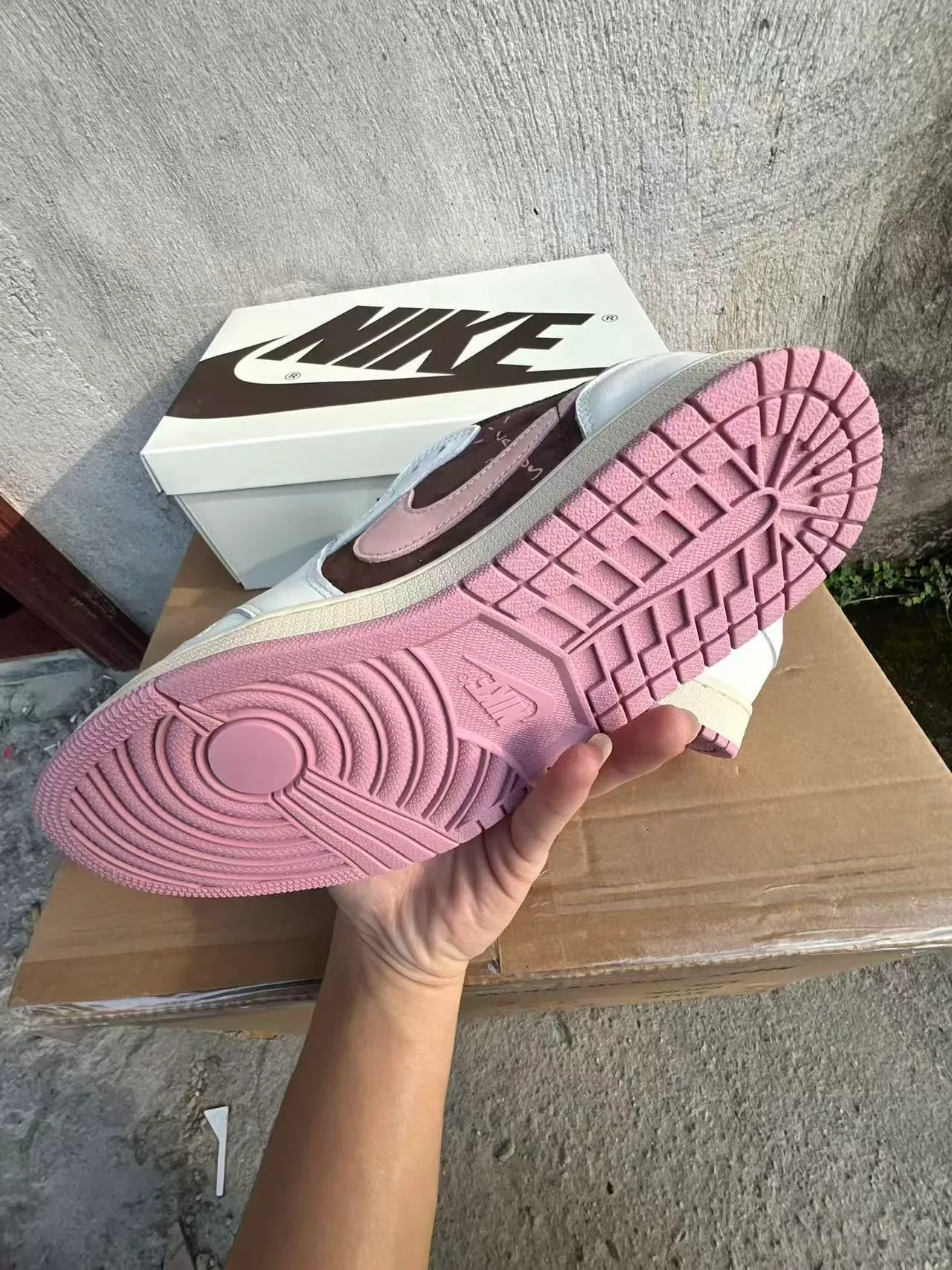 Nike Air Jordan 1 Low Marron Blanc Rose Sneakers Lifestyle 6