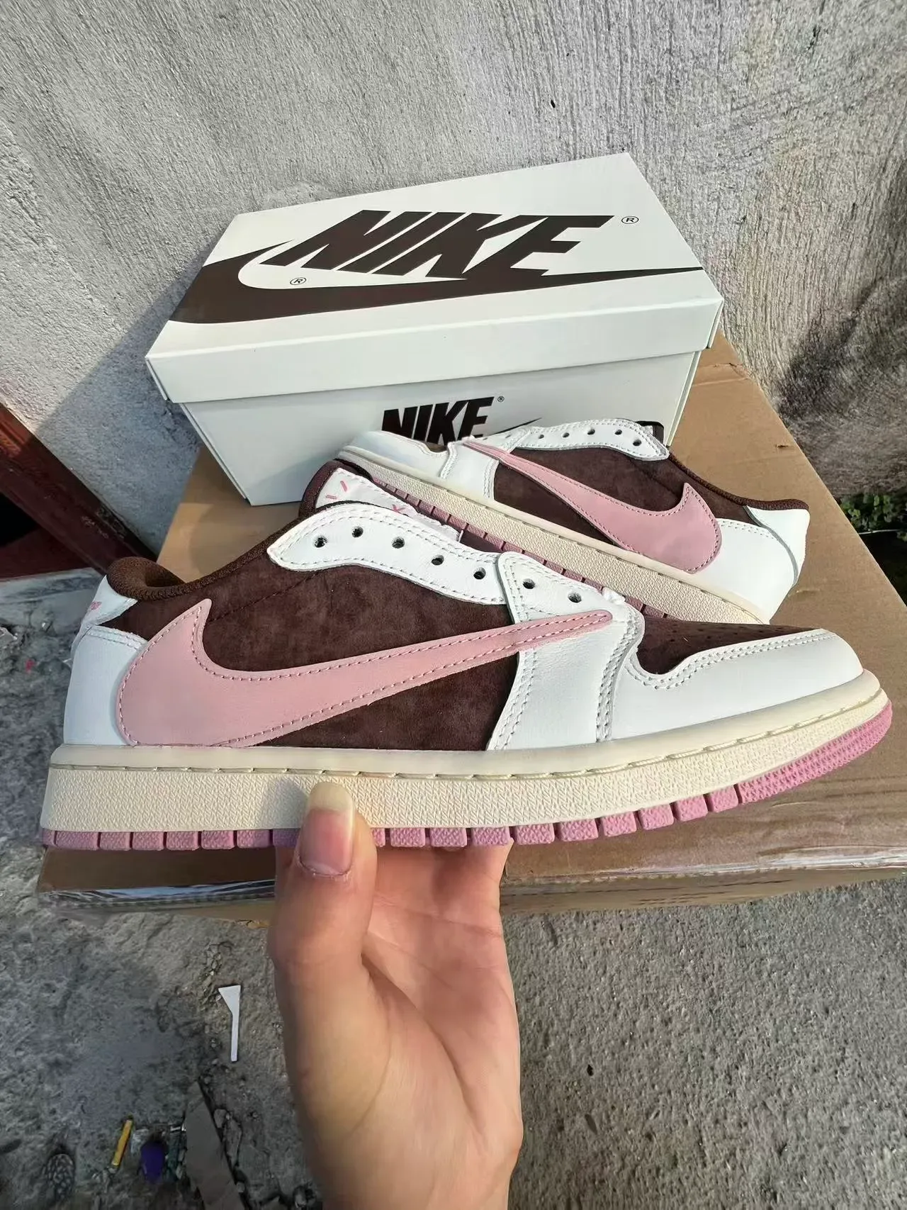 Nike Air Jordan 1 Low Marron Blanc Rose Sneakers Lifestyle 7