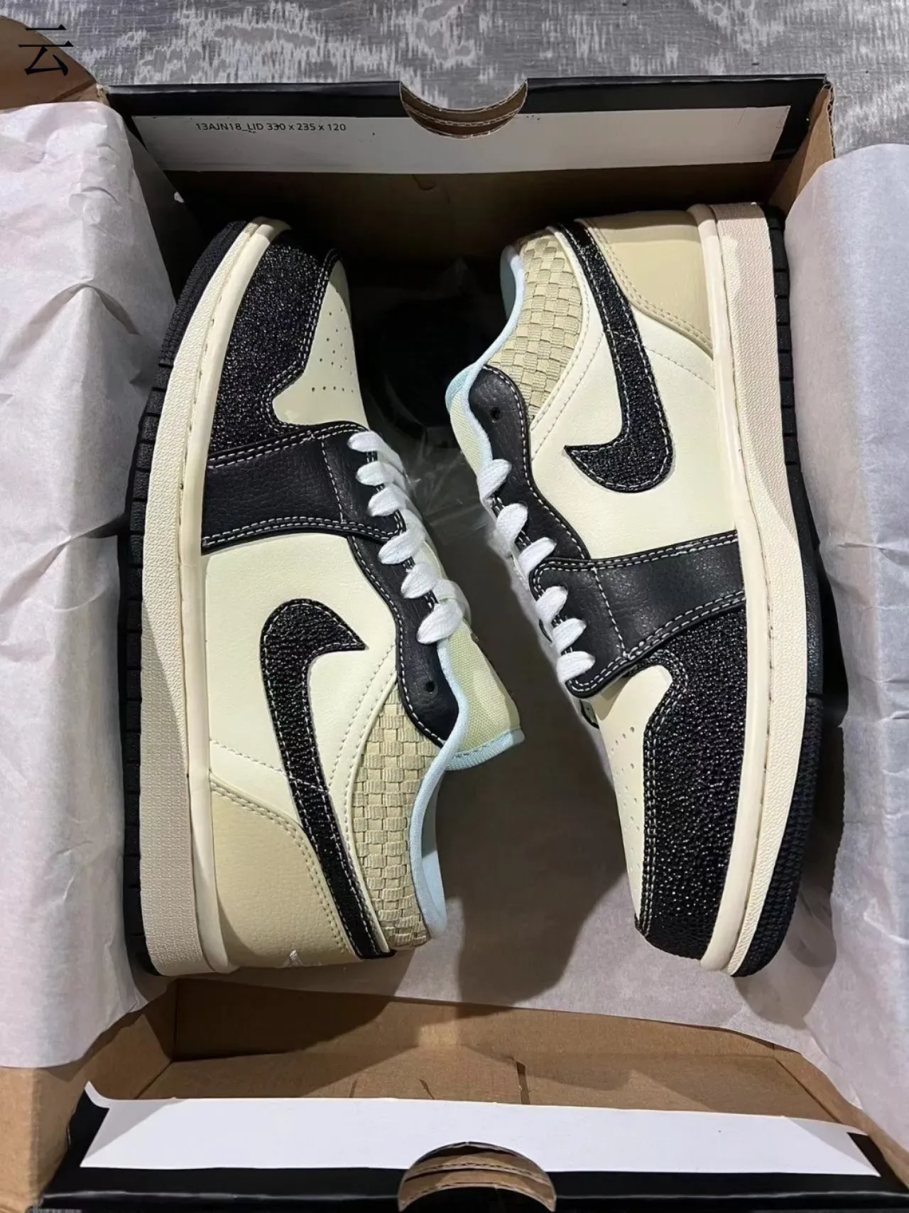 Nike Air Jordan 1 Low Cream et Noir Lifestyle Sneakers 9