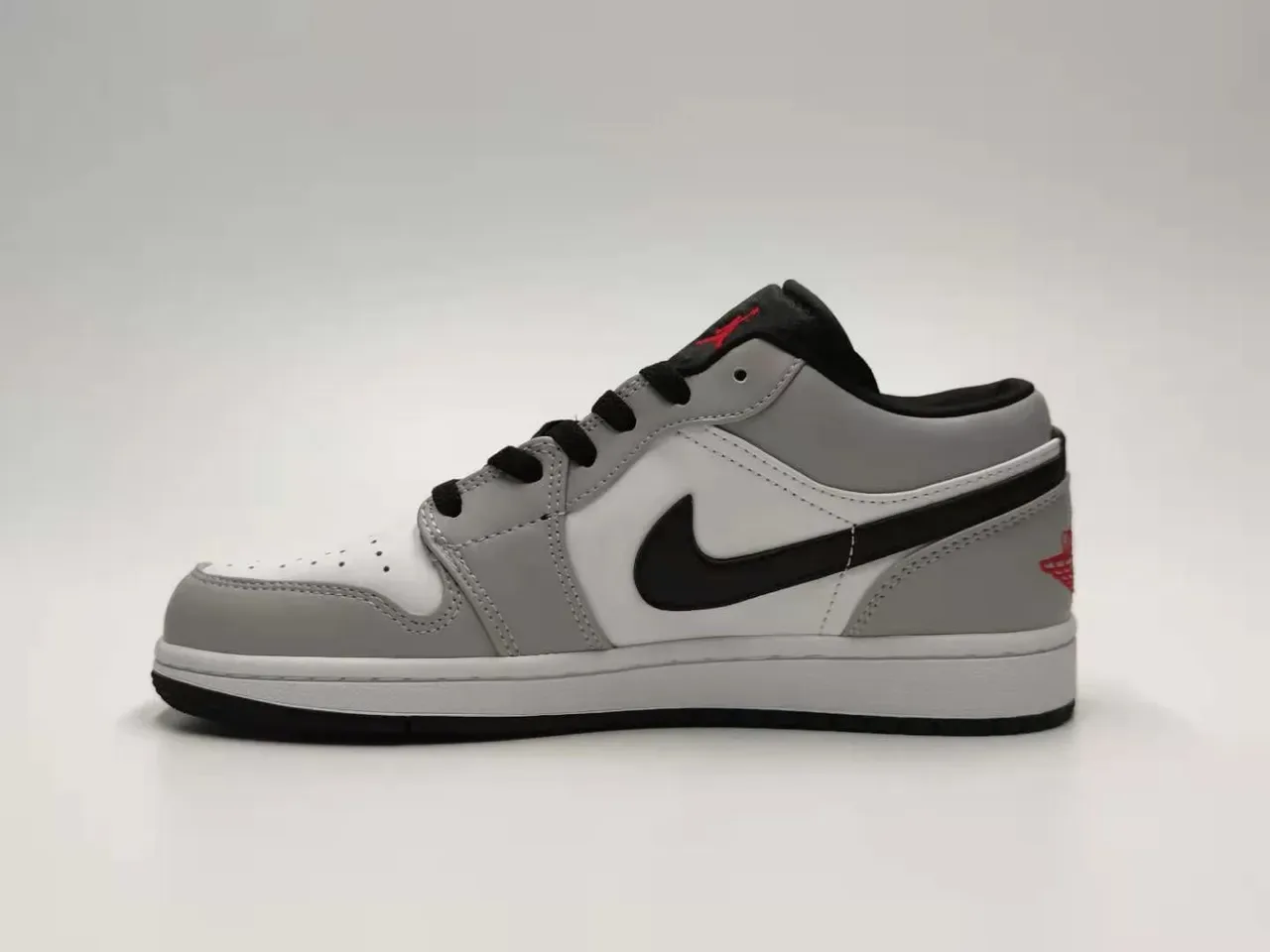 Nike Air Jordan 1 Low Gris Blanc Noir Chaussures Lifestyle 4