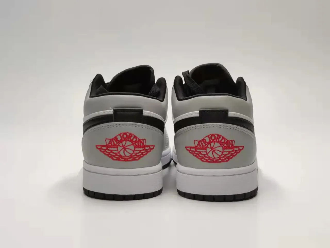 Nike Air Jordan 1 Low Gris Blanc Noir Chaussures Lifestyle 5