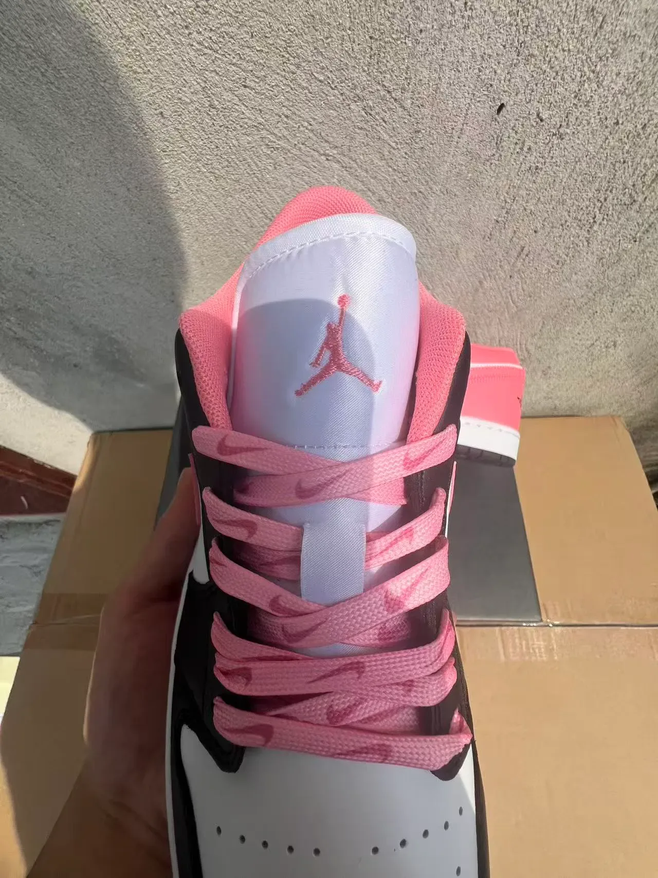 Nike Air Jordan 1 Low Chaussures Lifestyle Rose Blanc Noir 4