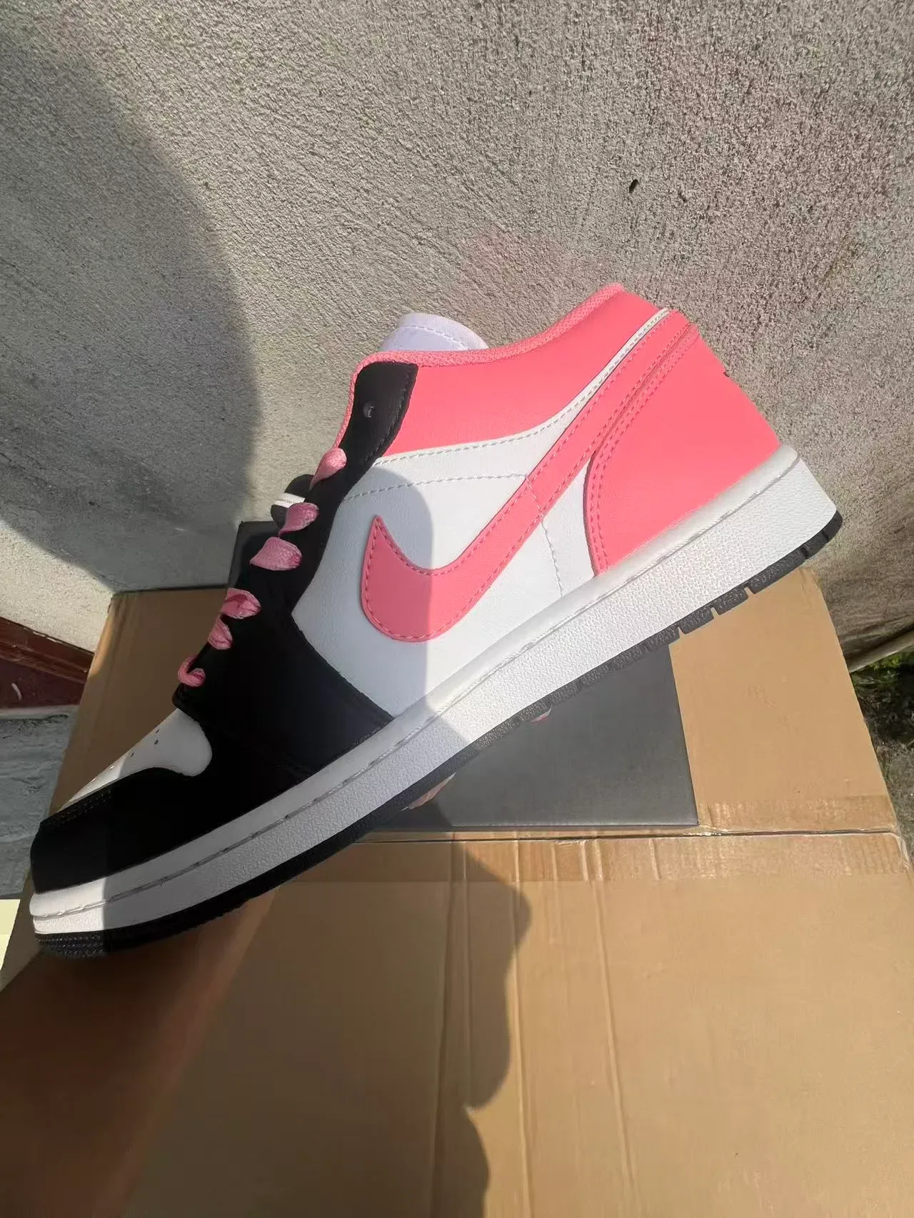 Nike Air Jordan 1 Low Chaussures Lifestyle Rose Blanc Noir 5
