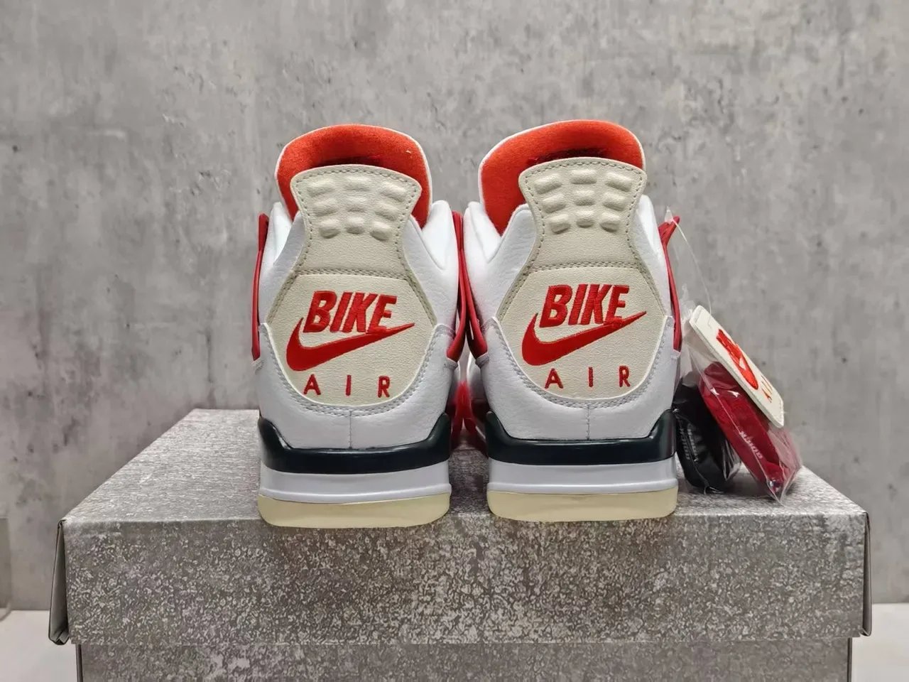 Nike Air Jordan 4 blanc rouge beige chaussures de basket-ball 5
