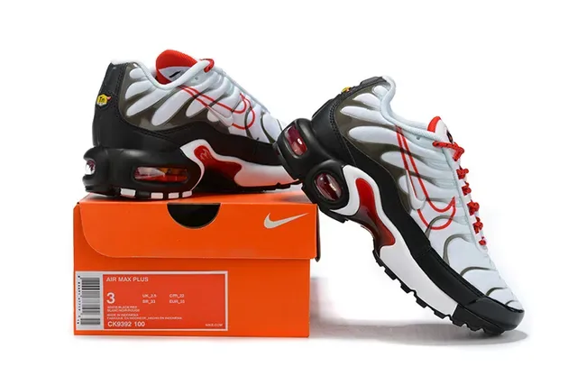 Nike Air Max Plus Black Pink Gradient Lifestyle Sneakers 2