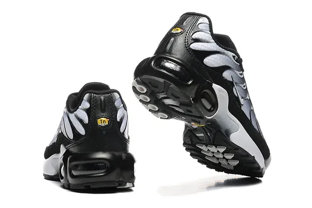 Nike Air Max Plus Black Pink Gradient Lifestyle Sneakers 24